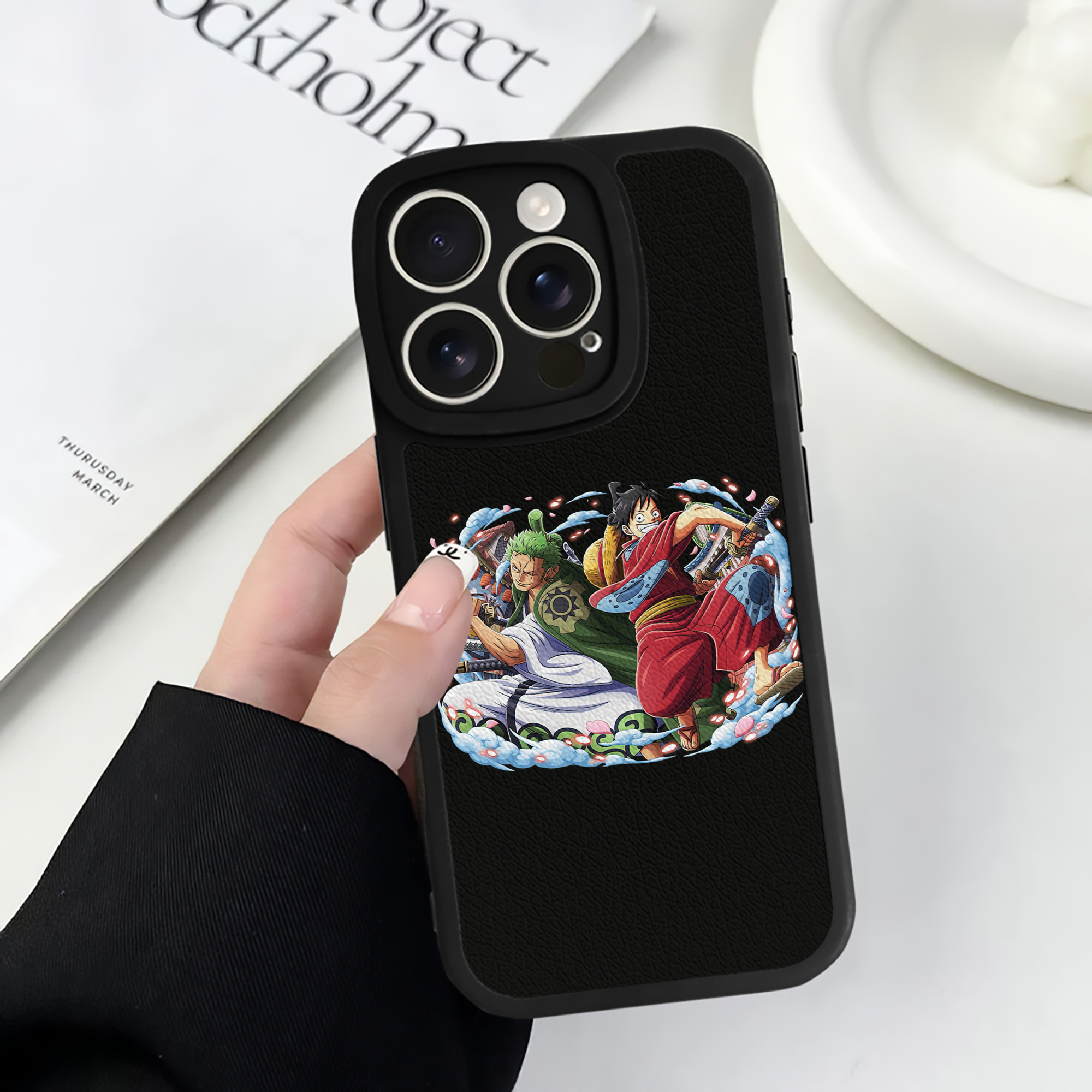 （画像用） ワンピース モンキー・D・ルフィ ONE PIECE Monkey D. Luffy 【iPhone 16シリーズ対応】シリコンスマホケース（レザー調） 材質：シリコン